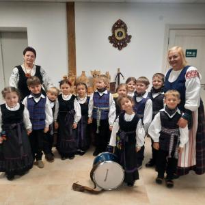 Naujienos „Respublikinio mažųjų šokėjų festivalio-konkurso „Po kregždutės sparneliu“ dalyviai“ galerija. Nuotrauka 1 iš 4