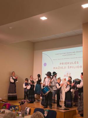 Naujienos „Priekulės vaikų lopšelio-darželio patirtis pristatyta tarptautinėje mokslinėje-praktinėje konferencijoje „Pasakų terapijos metodas įtraukties kontekste““ galerija. Nuotrauka 1 iš 4
