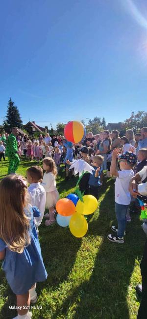 Naujienos „MOKSLO METŲ PRADŽIOS ŠVENTĖS AKIMIRKOS“ galerija. Nuotrauka 2 iš 10
