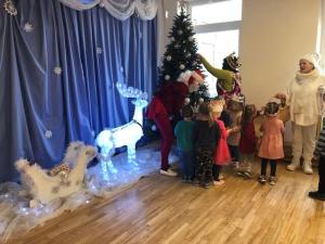 Naujienos „TRYS KARALIAI APLANKĖ VAIKUS“ galerija. Nuotrauka 2 iš 5