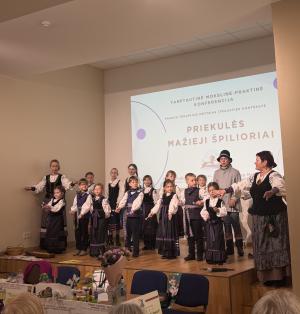 Naujienos „Priekulės vaikų lopšelio-darželio patirtis pristatyta tarptautinėje mokslinėje-praktinėje konferencijoje „Pasakų terapijos metodas įtraukties kontekste““ galerija. Nuotrauka 3 iš 4