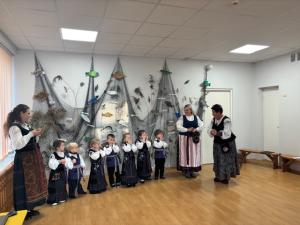 Naujienos „Metodinis renginys Priekulės vaikų lopšelio-darželio Drevernos skyriuje“ galerija. Nuotrauka 4 iš 8