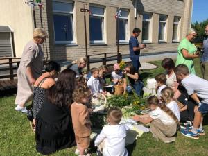 Naujienos „ETNINIS PROJEKTAS PRATURTINO IR SUJUNGĖ BENDRYSTEI“ galerija. Nuotrauka 2 iš 35