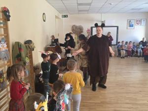 Naujienos „Užgavėnių šventė „Žiema, žiema, bėk iš kiemo““ galerija. Nuotrauka 8 iš 12