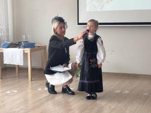 Naujienos „Priekulės vaikų lopšelio-darželio ugdytinė Heilė Bastytė dalyvavo rajoniniame renginyje „Poezijos pavasaris““ galerija. Nuotrauka 4 iš 4